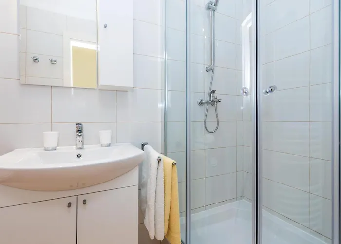 3 Bedroom Awesome In Apartment