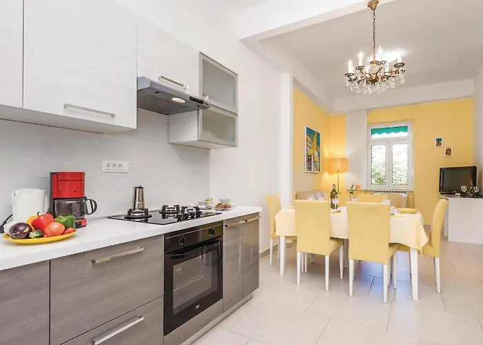 Apartmán 3 Bedroom Awesome In Lovran