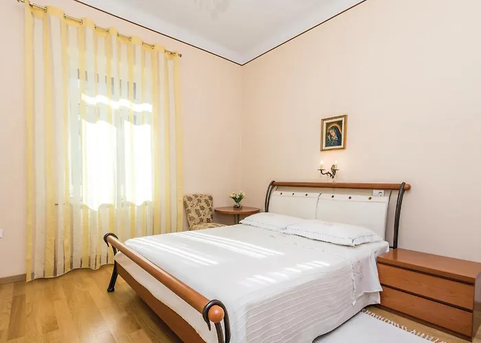 3 Bedroom Awesome In *