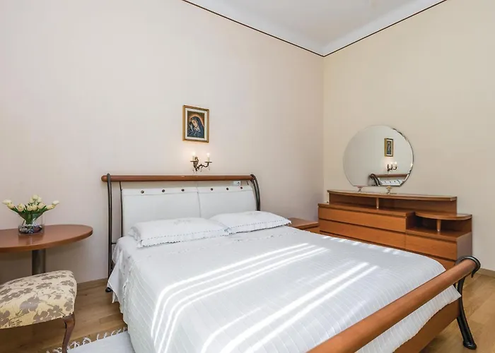 3 Bedroom Awesome In Apartmán