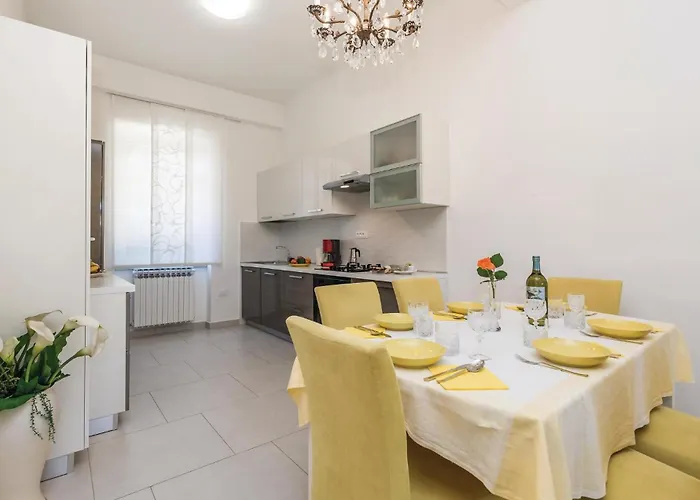 3 Bedroom Awesome In Appartamento Laurana