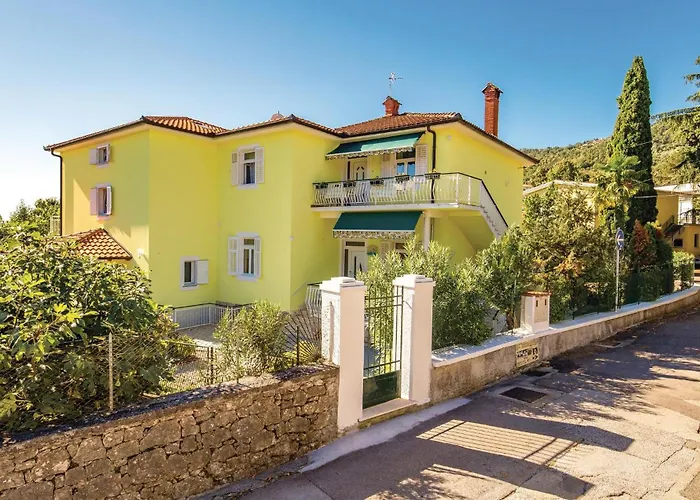 3 Bedroom Awesome In Apartmán *